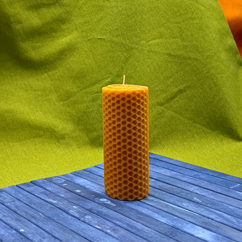 Vela de cera de abeja de 10x4cm 100% natural - 12 horas. - Imagen 3