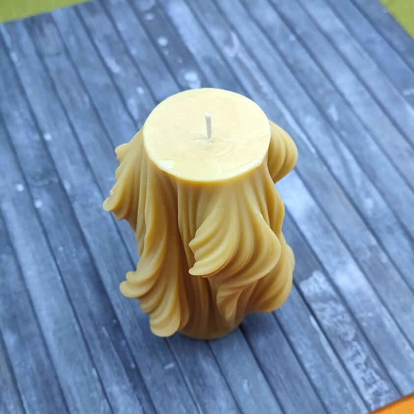 Vela con forma de Ona de cera de abeja y soja - Imagen 4